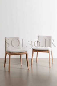 صندلی چوبی با ارتفاع استاندارد برای استفاده در کنار میز ناهارخوری